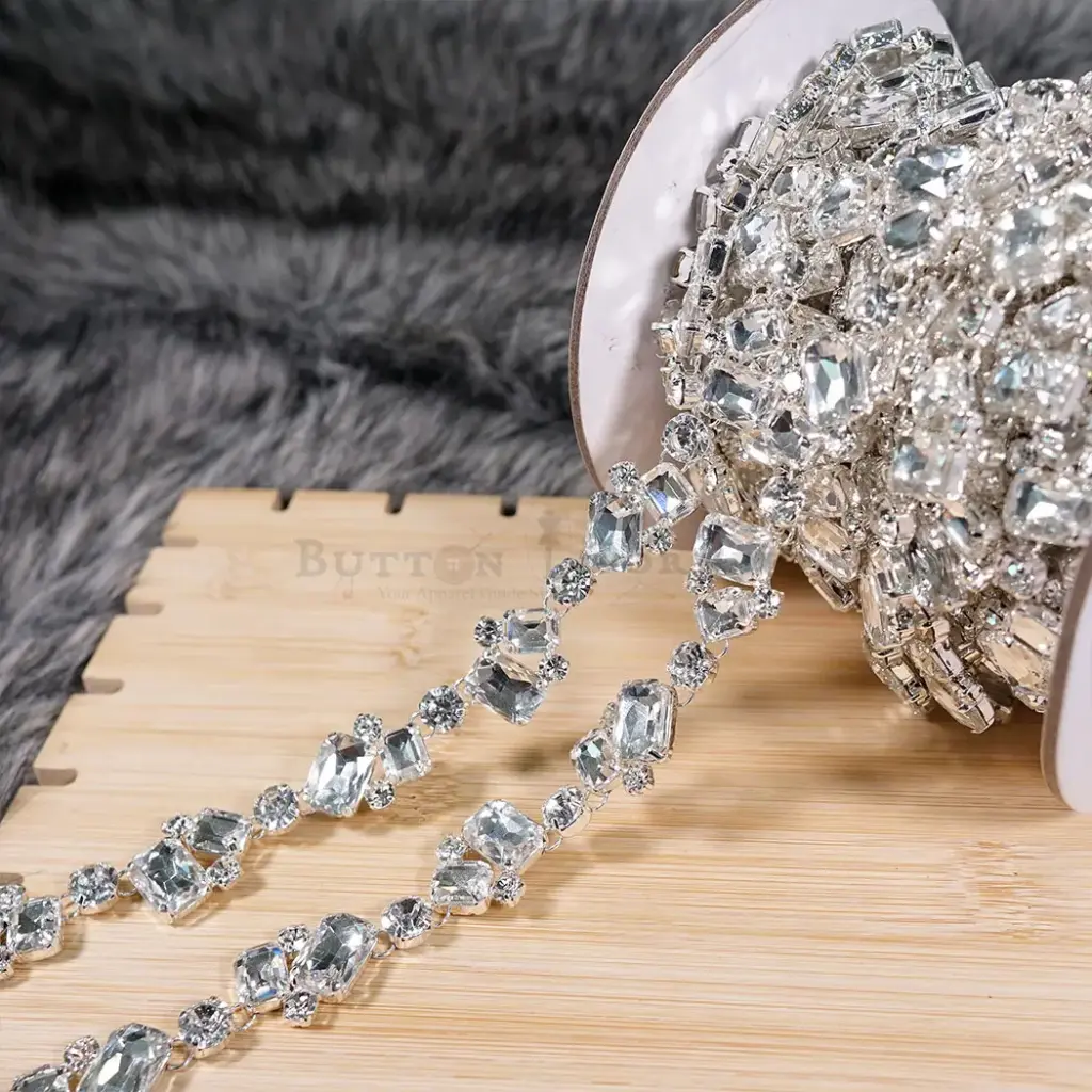 Nontoxic White Base Emerald-Cut Crystal Prong Cluster Fancy Chain