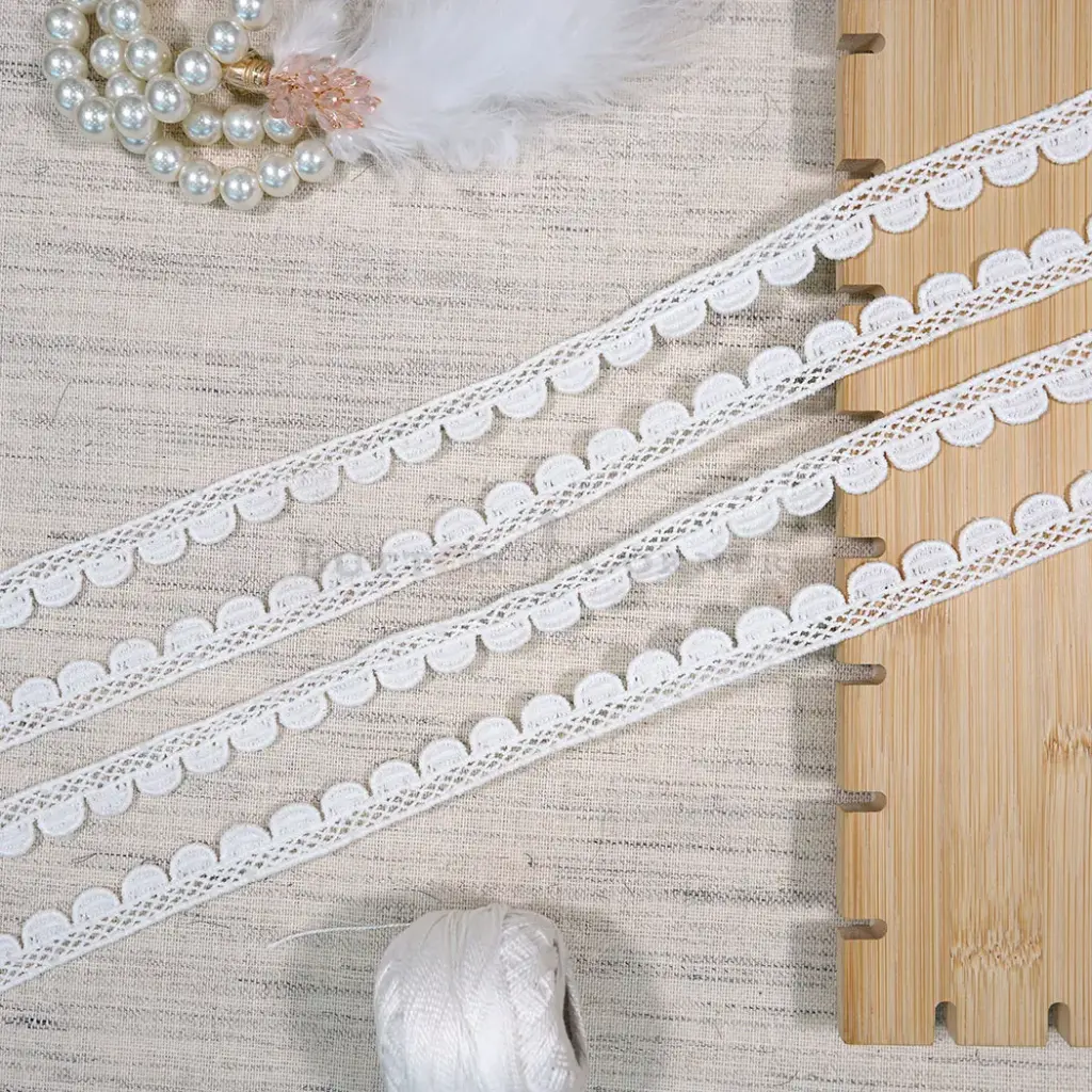 One Side Border Shuttle Lace