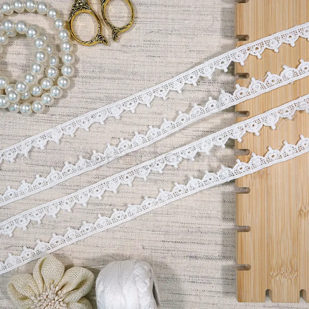 One Side Border Shuttle Lace