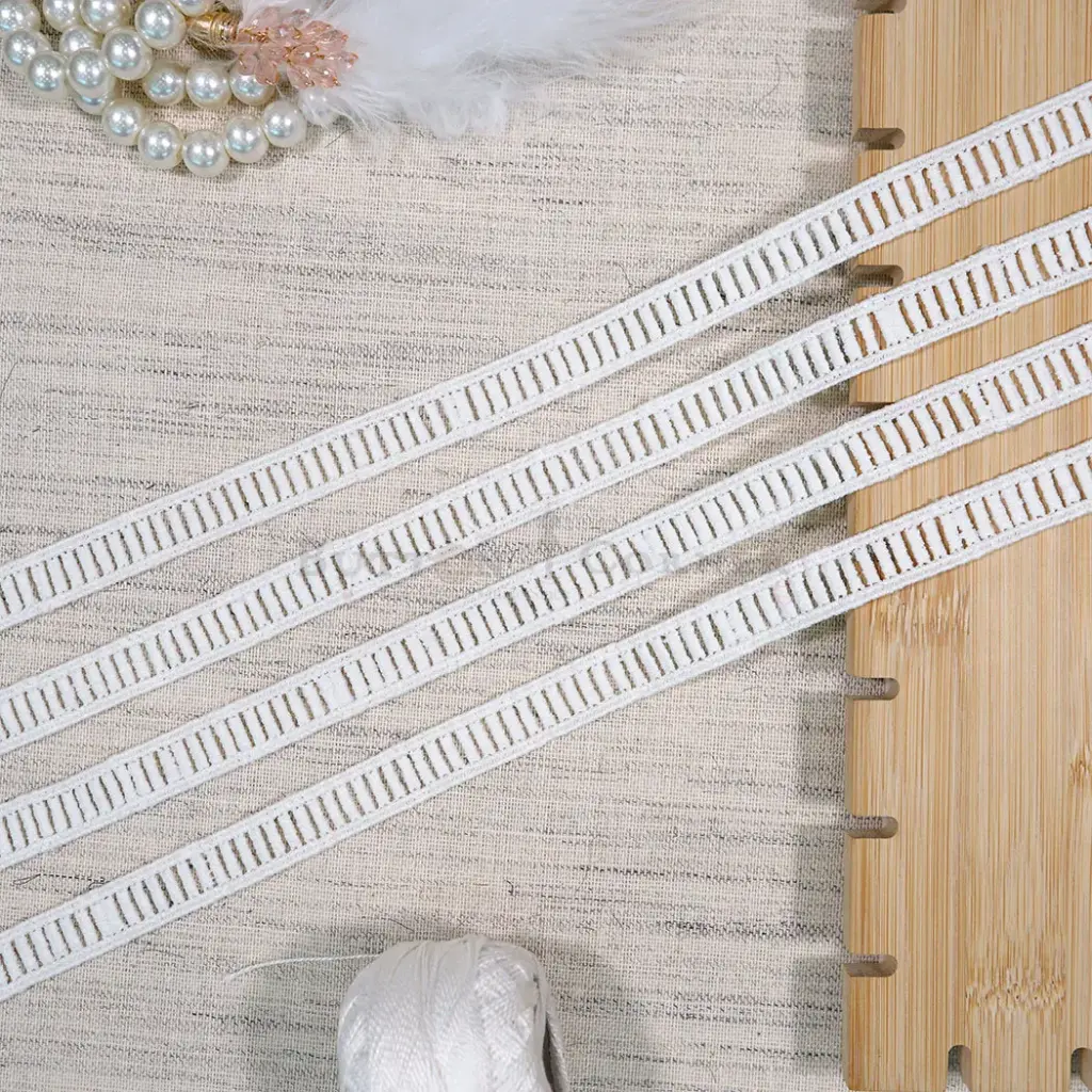 Double-Sided Border Shuttle Lace