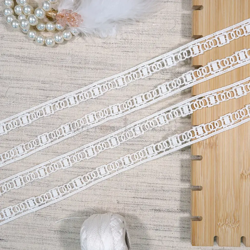 One Side Border Shuttle Lace