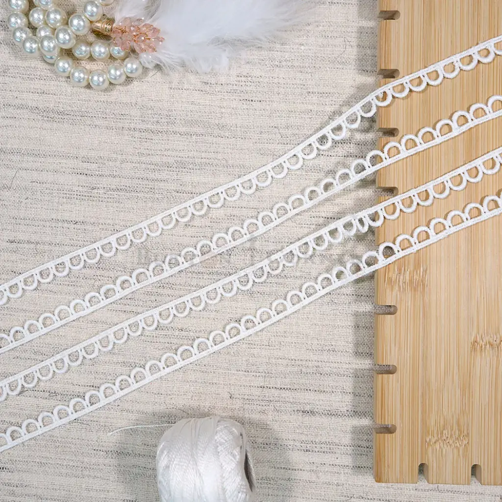 One Side Border Shuttle Lace