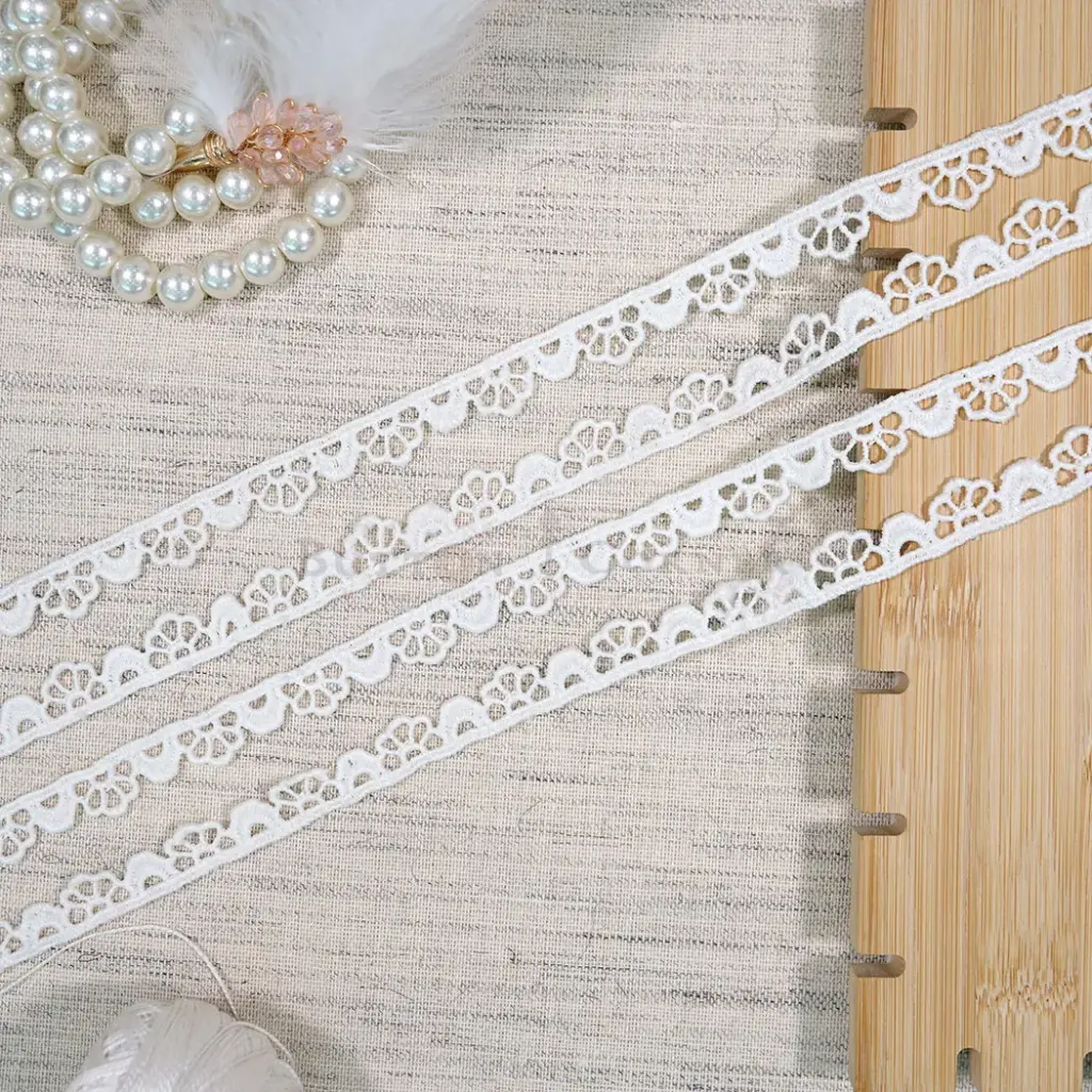 One Side Border Shuttle Lace