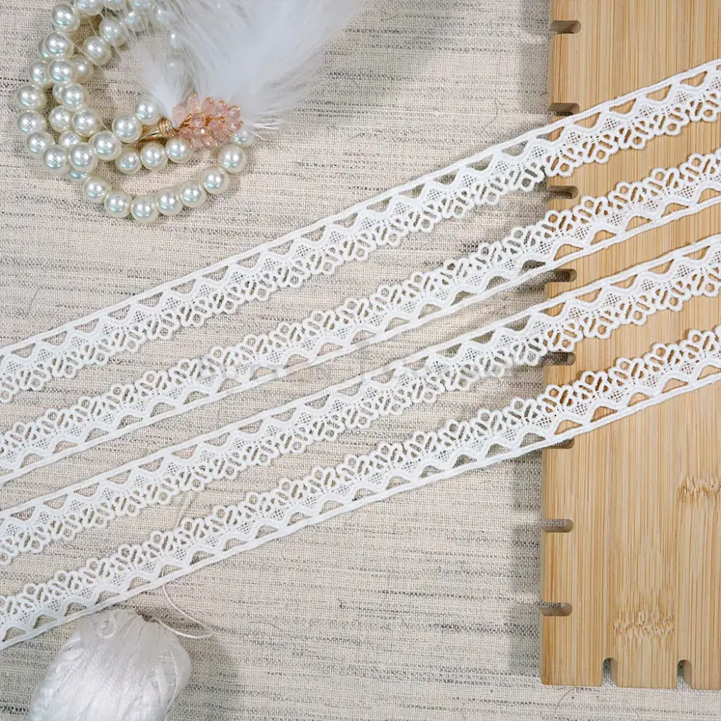 One Side Border Shuttle Lace
