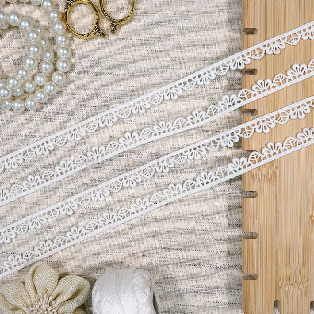 One Side Border Shuttle Lace