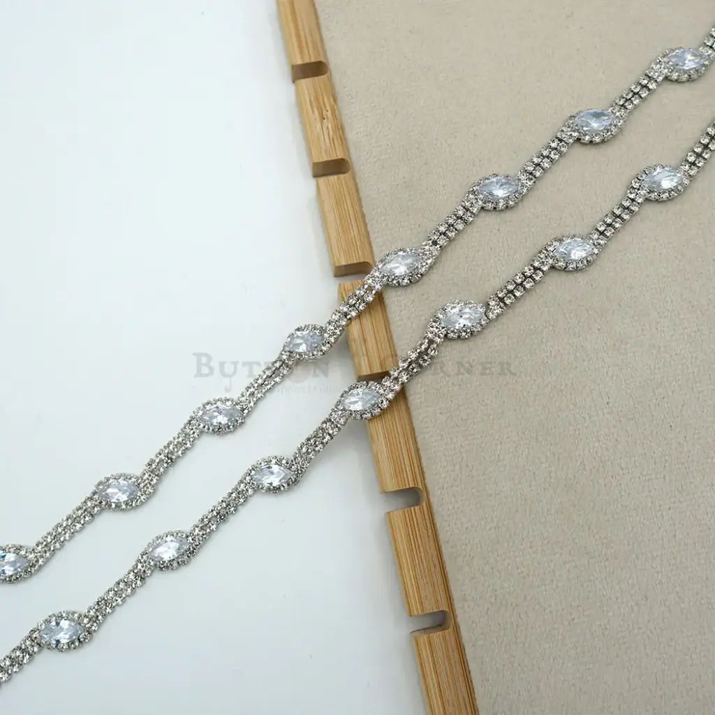 Marquise Stone Eye-Shaped Wavy Design Fancy Chain