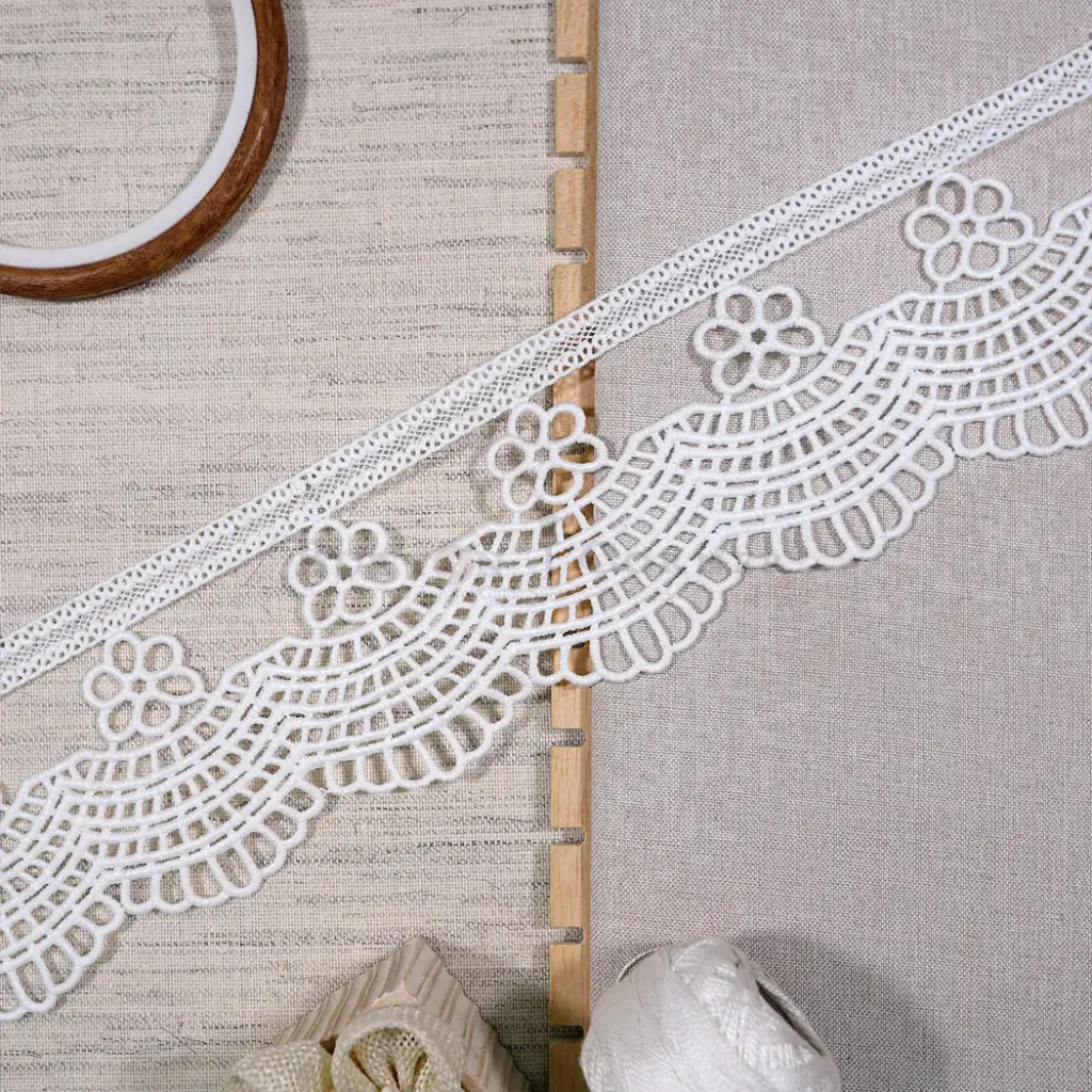 One Side Border Shuttle Lace