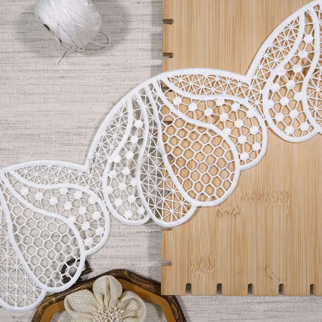 One Side Border Shuttle Lace