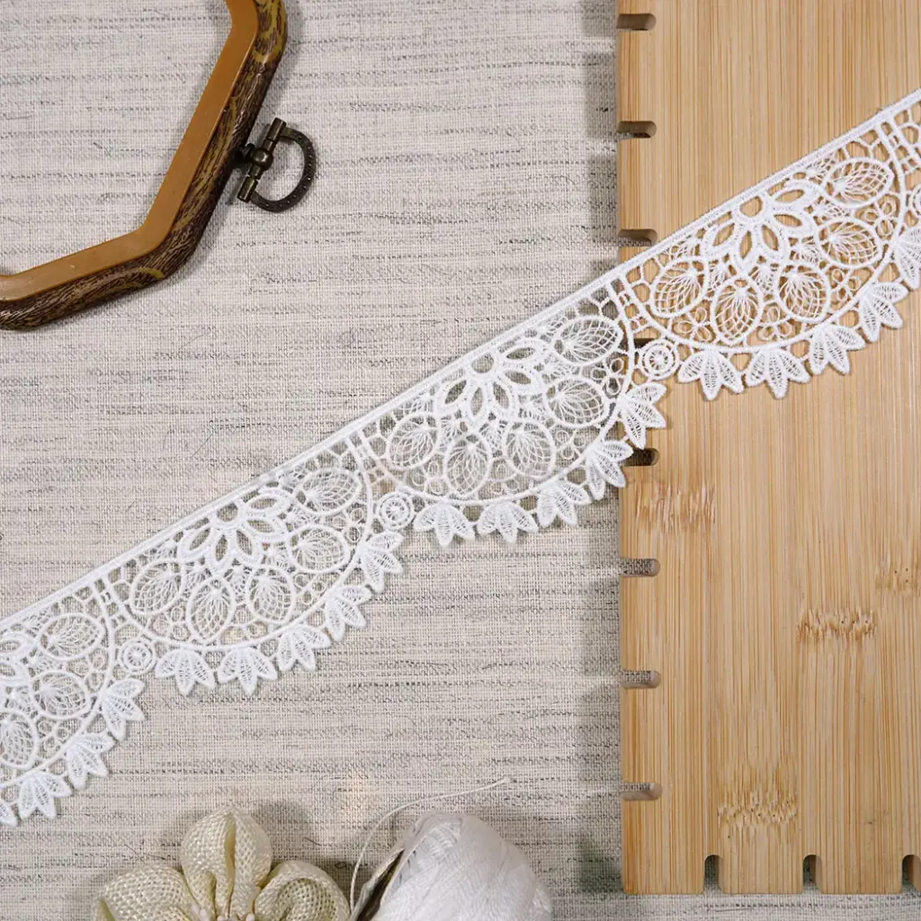 One Side Border Shuttle Lace