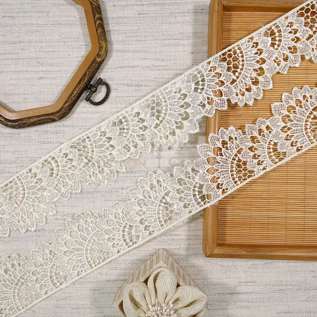 One Side Border Sequence Shuttle Lace