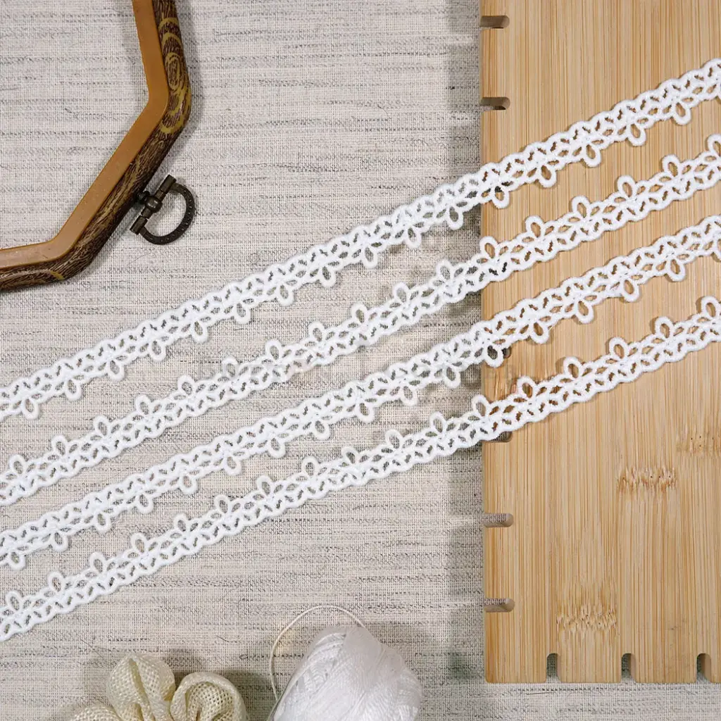 Blossom Design Zigzag Border Shuttle Lace