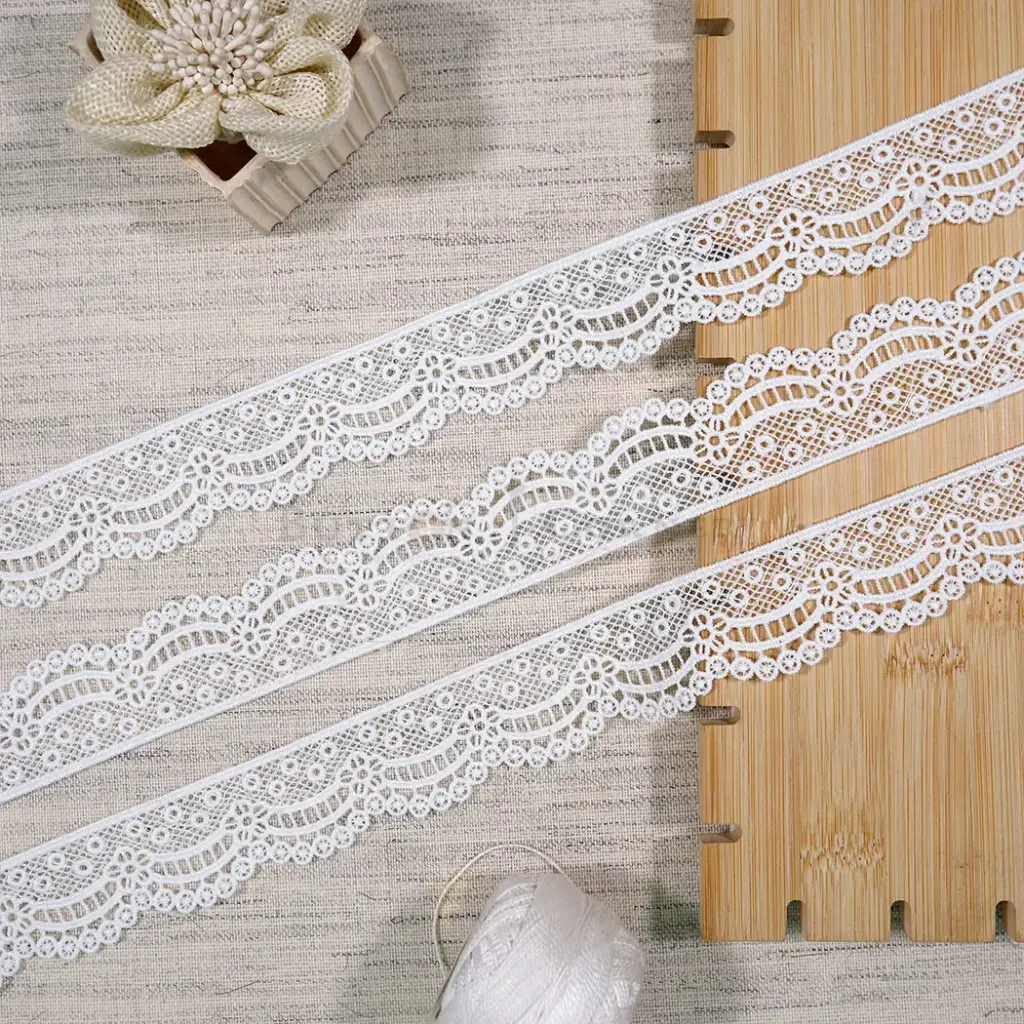 One Side Border Shuttle Lace