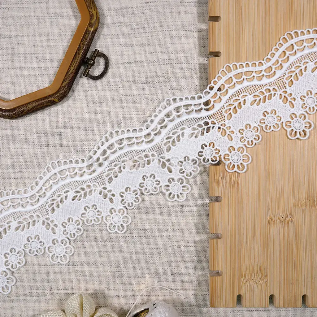 One Side Border Shuttle Lace