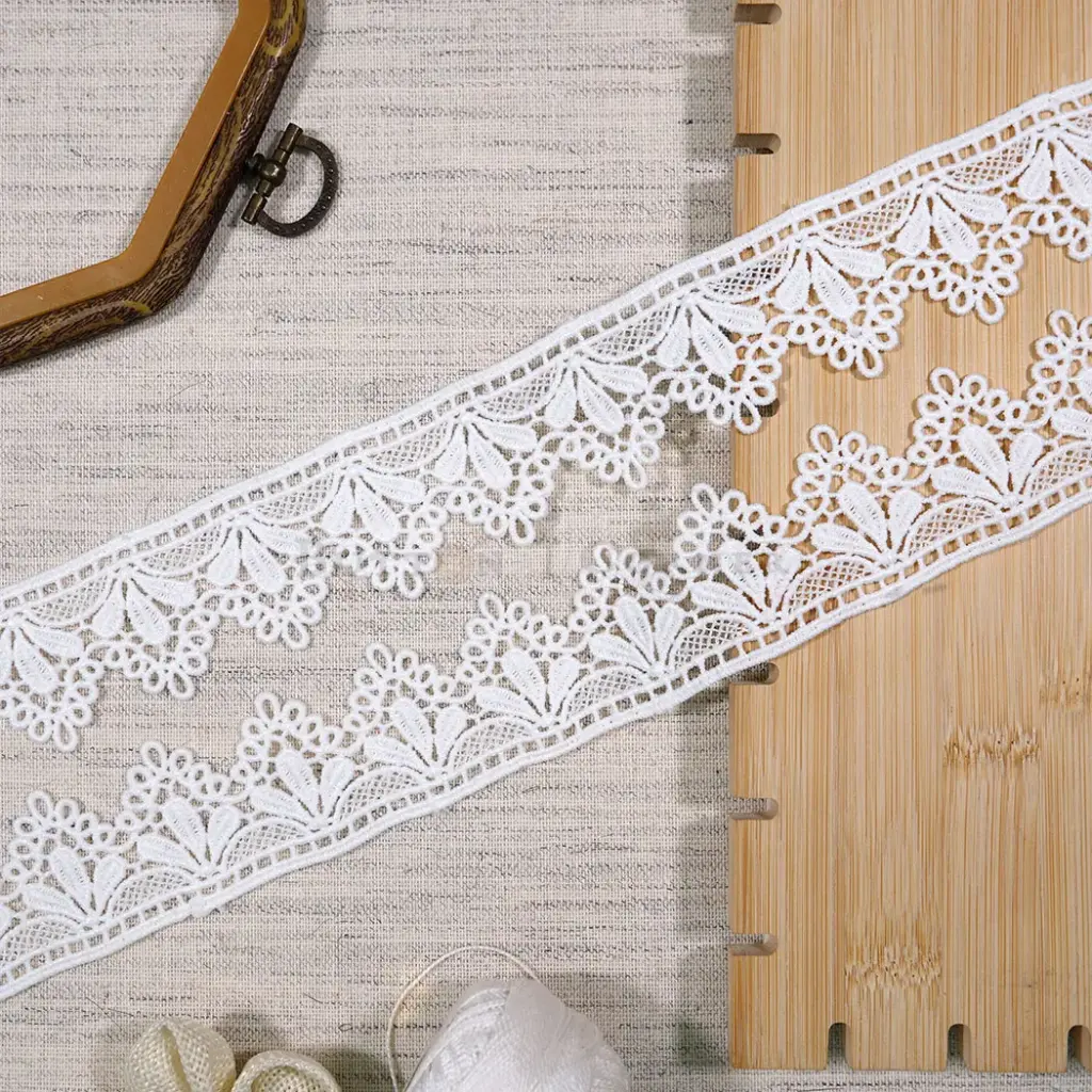 One Side Border Shuttle Lace