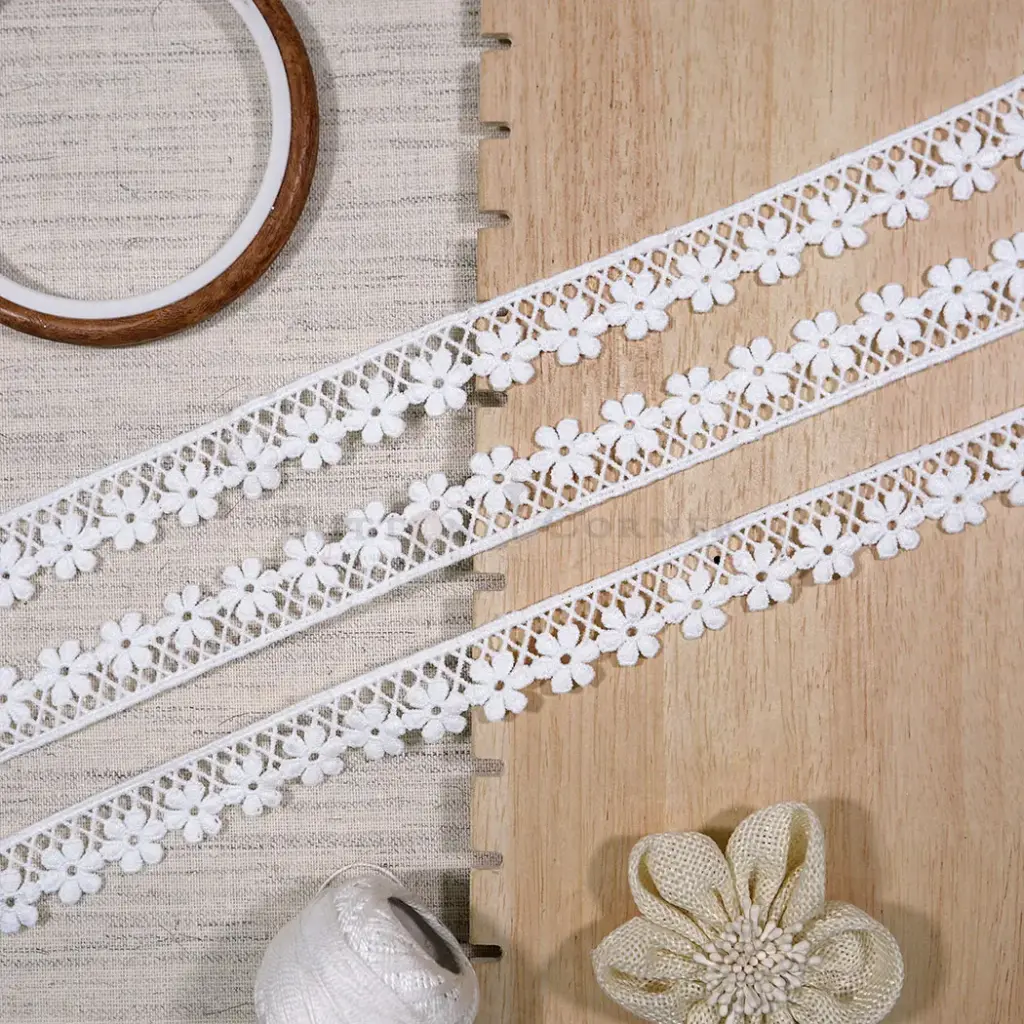 One Side Border Shuttle Lace