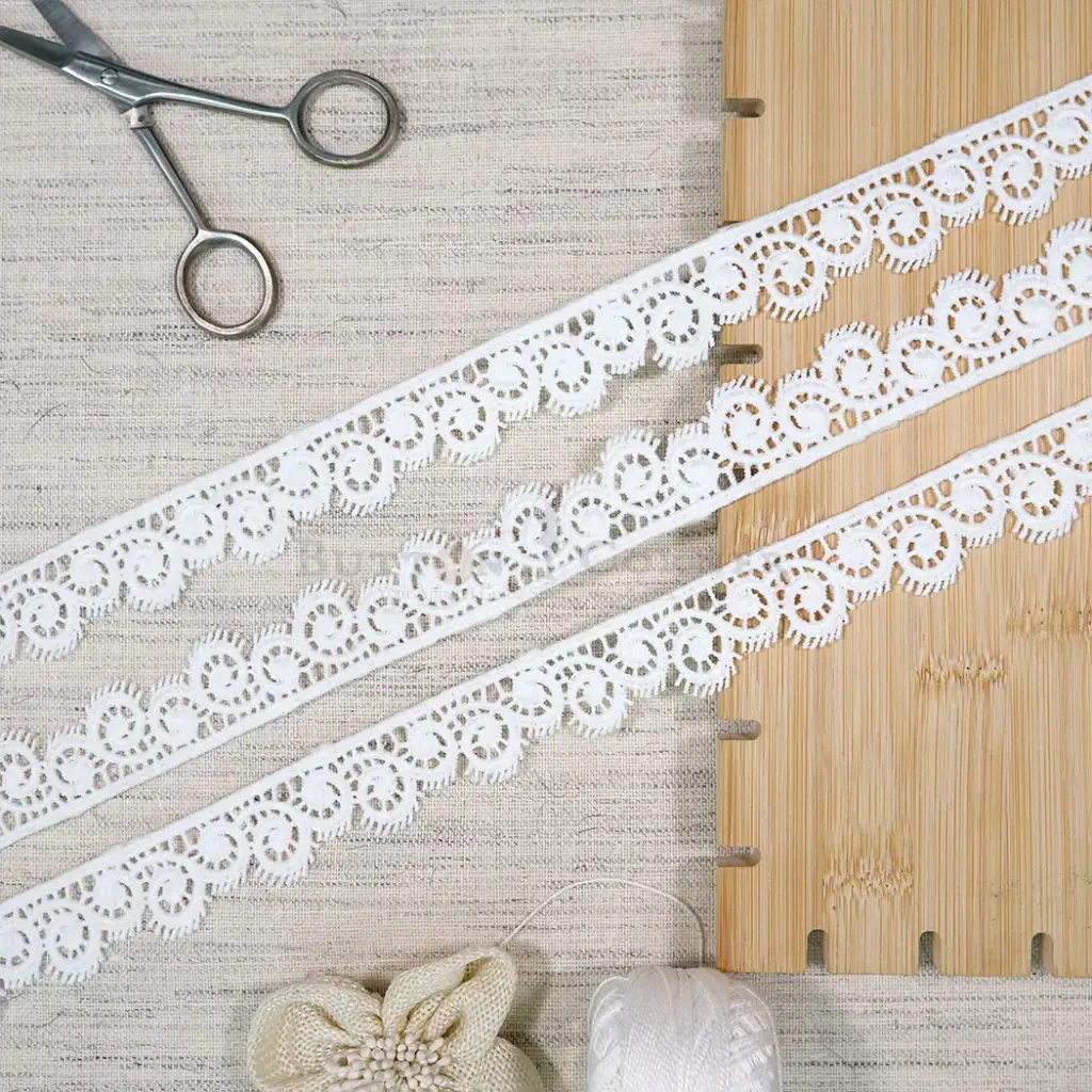 One Side Border Shuttle Lace