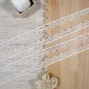 One Side Border Shuttle Lace