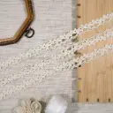 Flower Design Zigzag Border Shuttle Lace