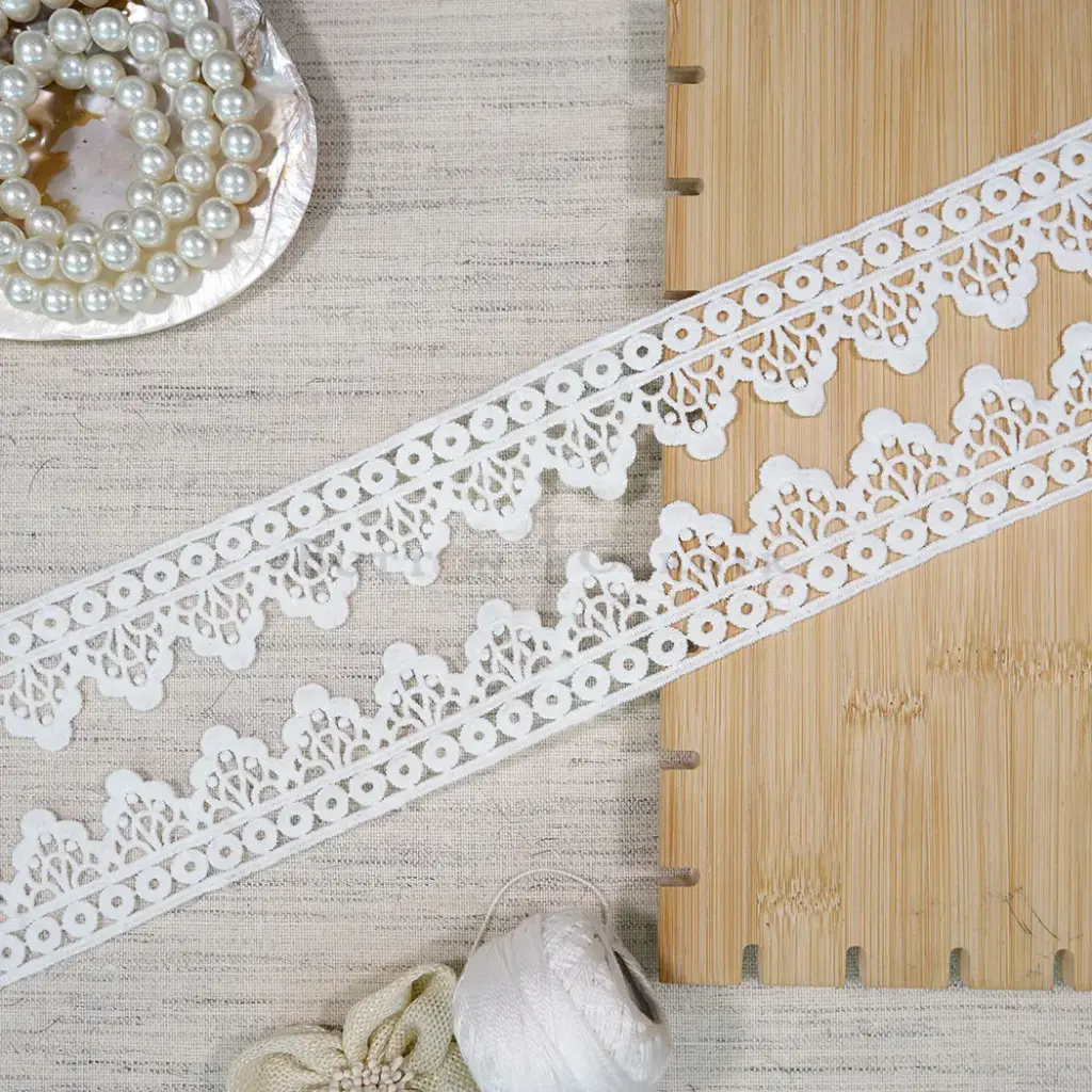 One Side Border Shuttle Lace