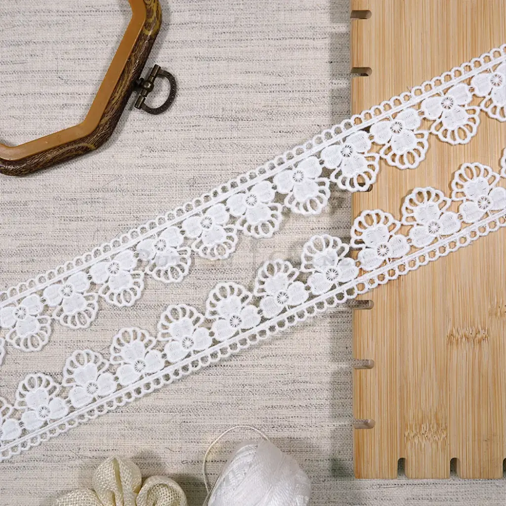 One Side Border Shuttle Lace