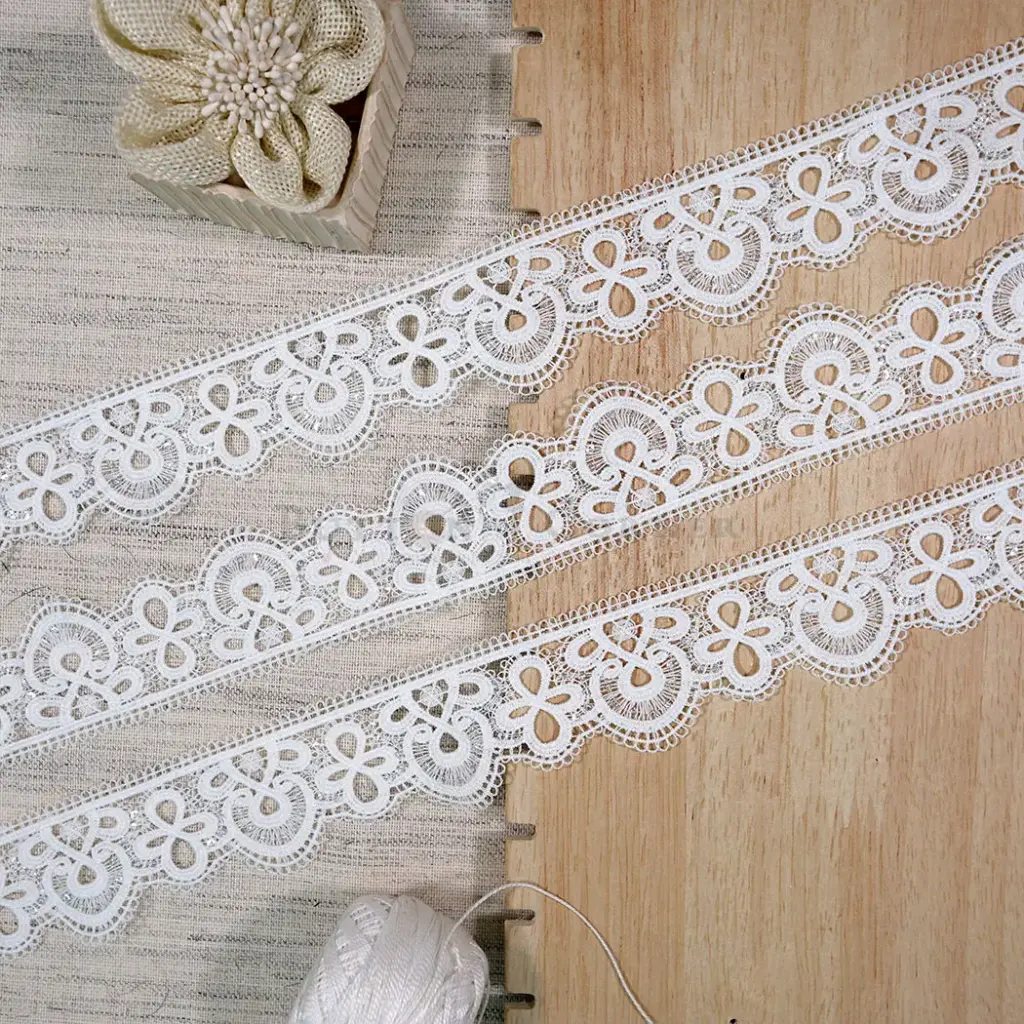 One Side Border Sequence Shuttle Lace
