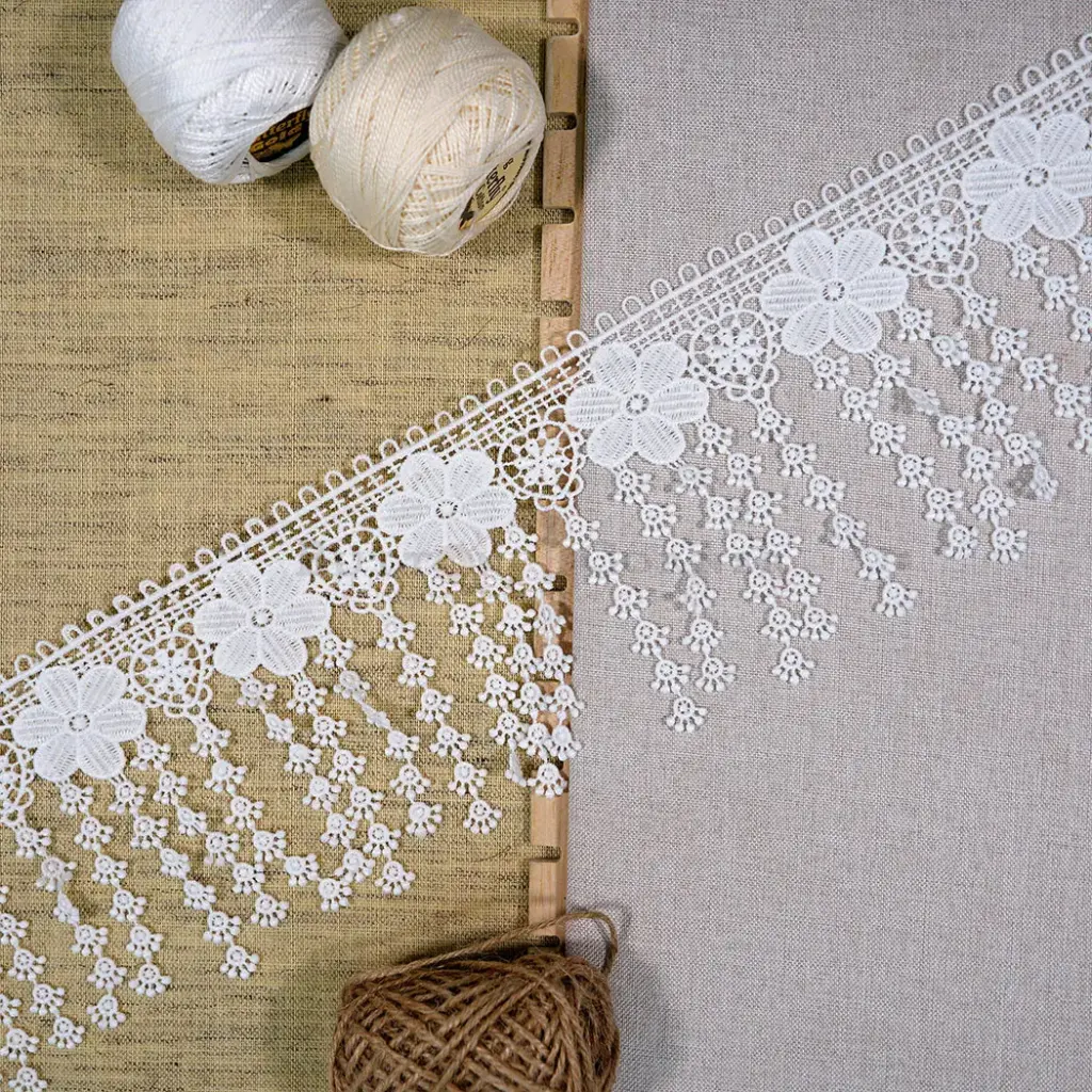 Floral Design Shuttle Hanging Lace