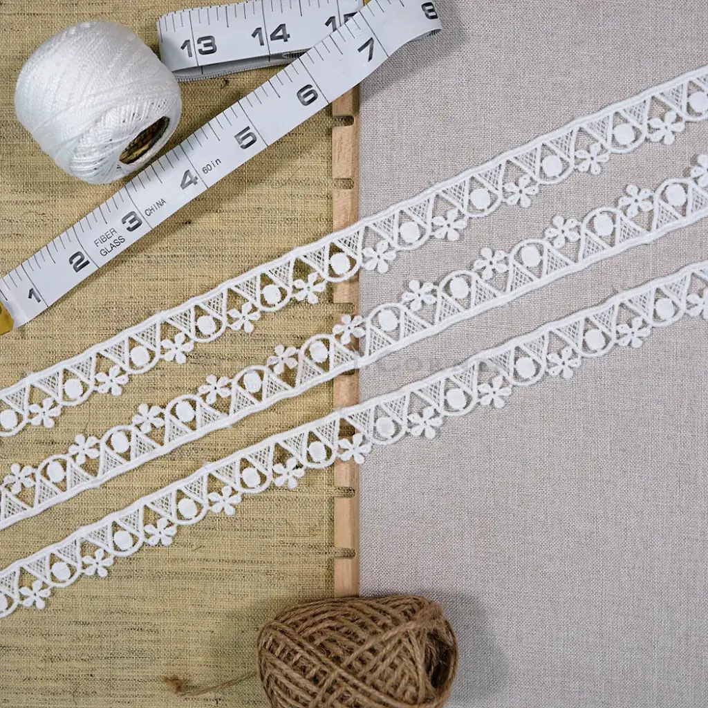 One Side Border Shuttle Lace