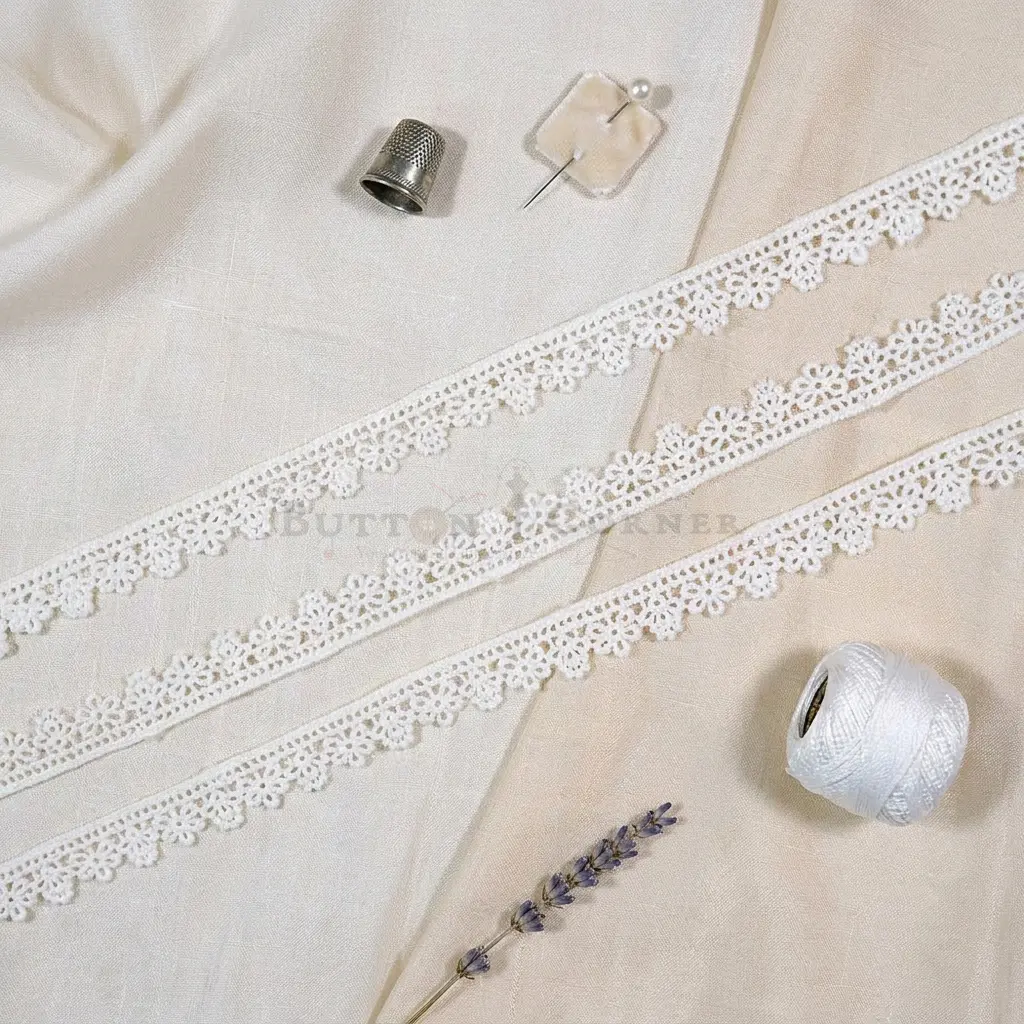One Side Border Shuttle Lace