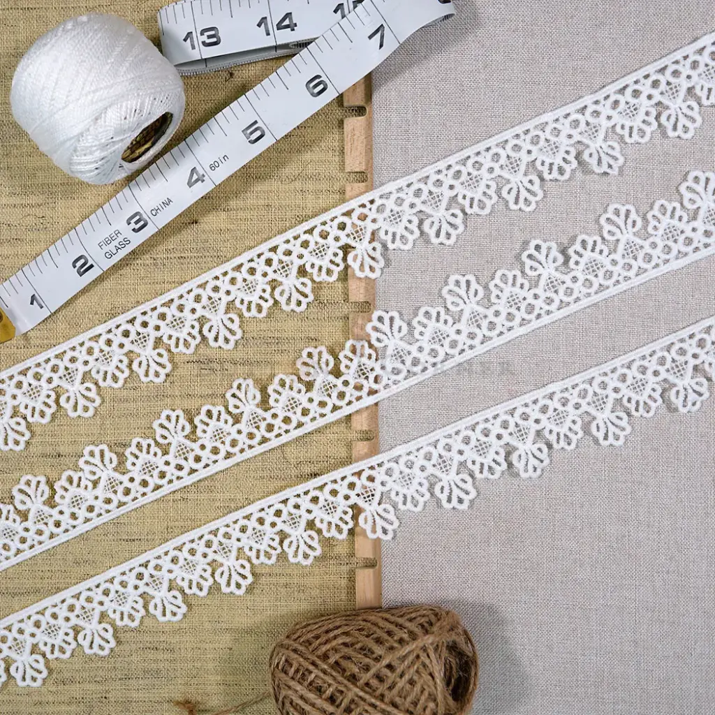One Side Border Shuttle Lace