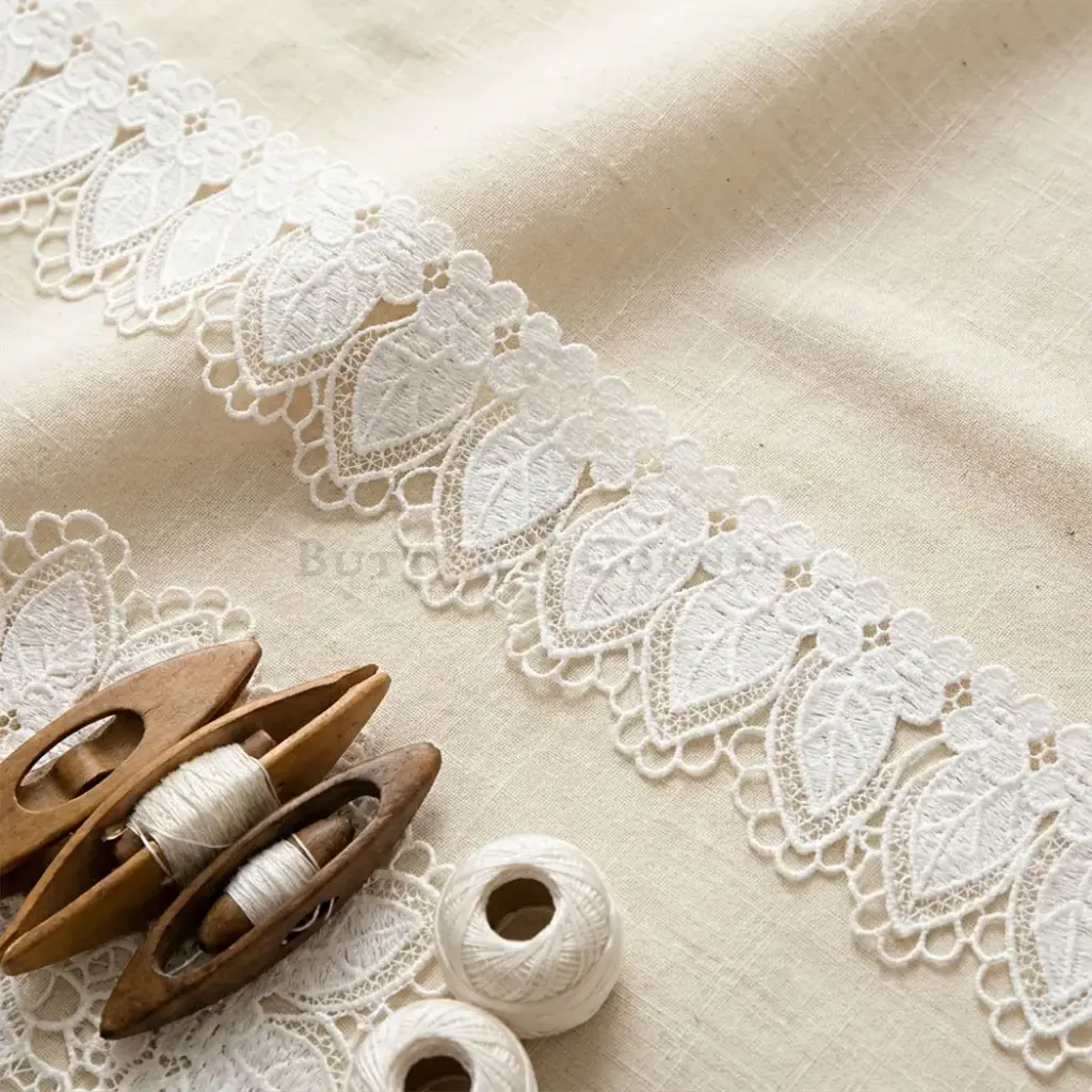 One Side Border Shuttle Lace