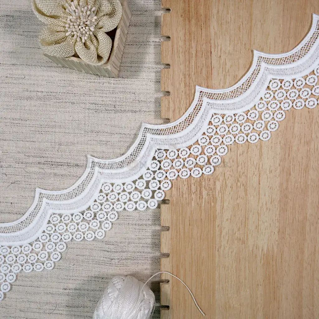 Zigzag Border Floral Shuttle Lace