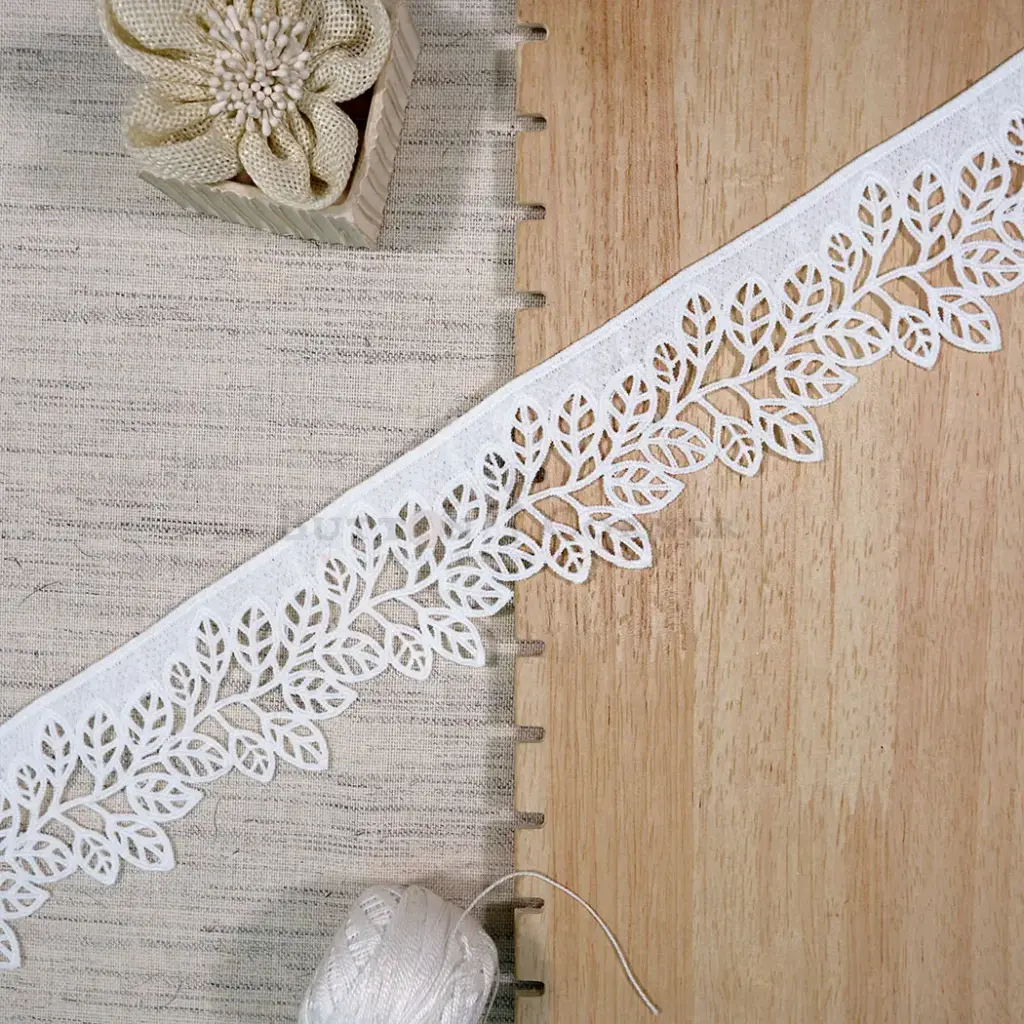 One Side Border Shuttle Lace
