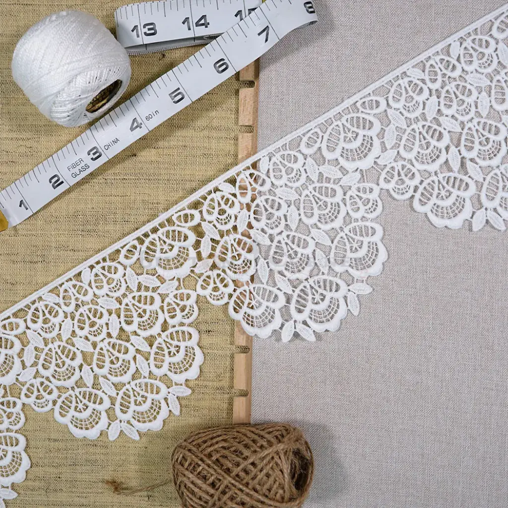 One Side Border Shuttle Lace