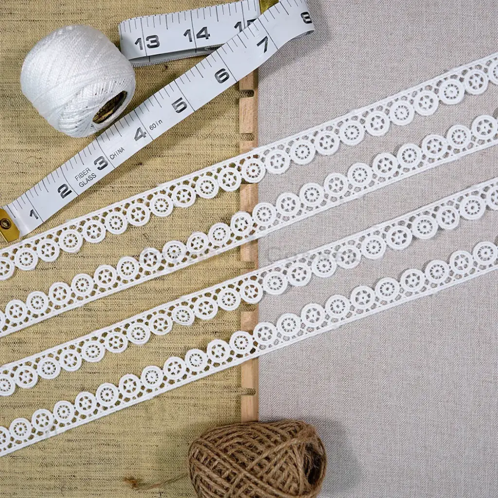One Side Border Shuttle Lace