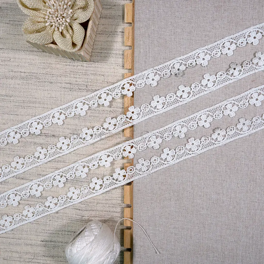 One Side Border Shuttle Lace