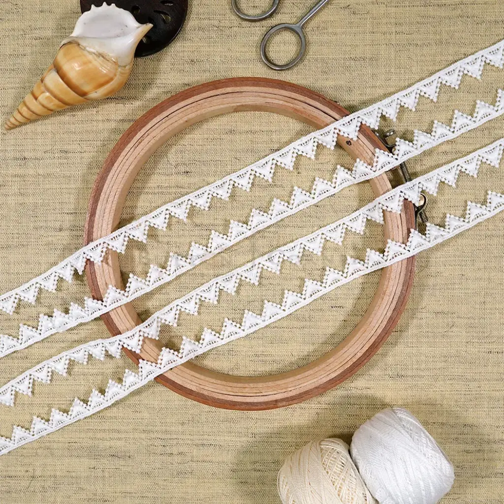 One Side Border Shuttle Lace