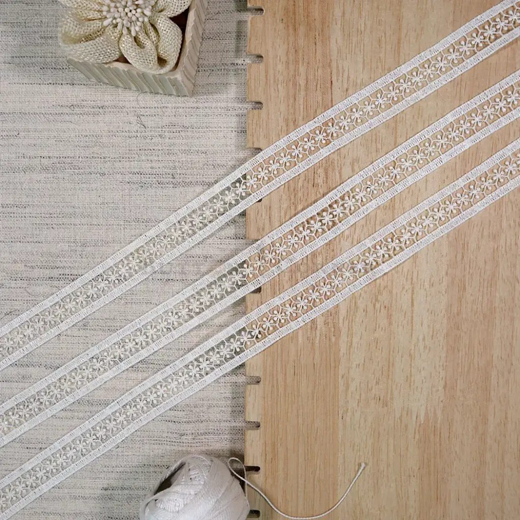 Double-Side Border Polyester Shuttle Lace