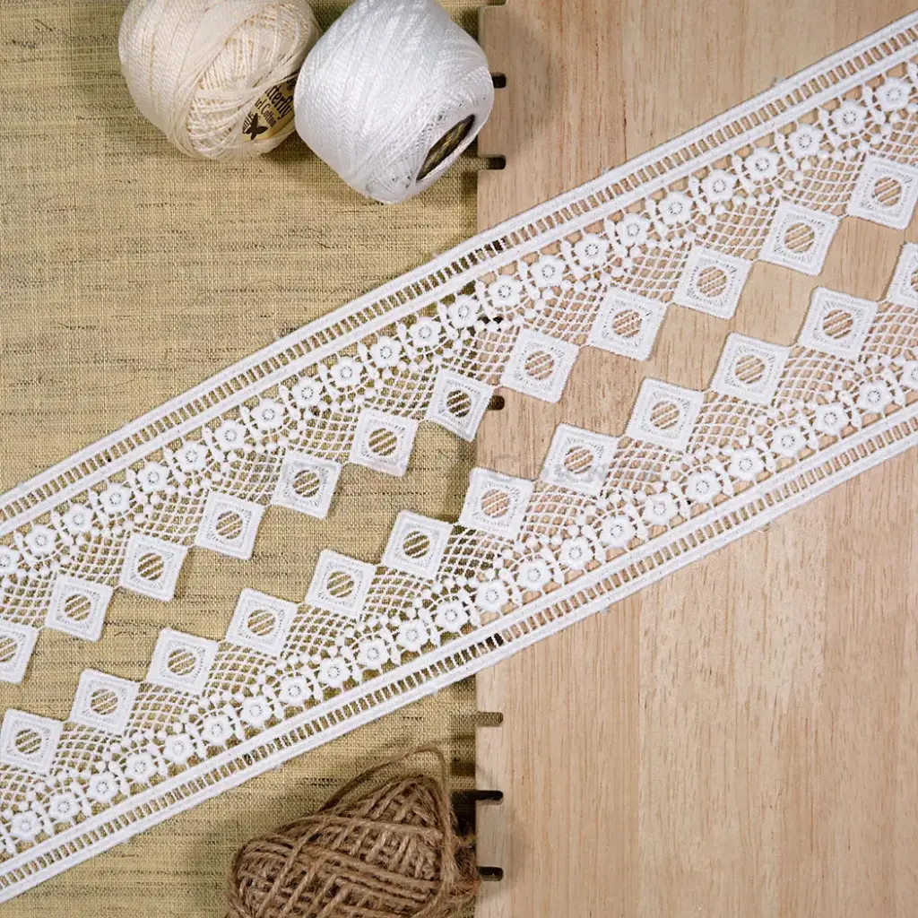 One Side Border Shuttle Lace