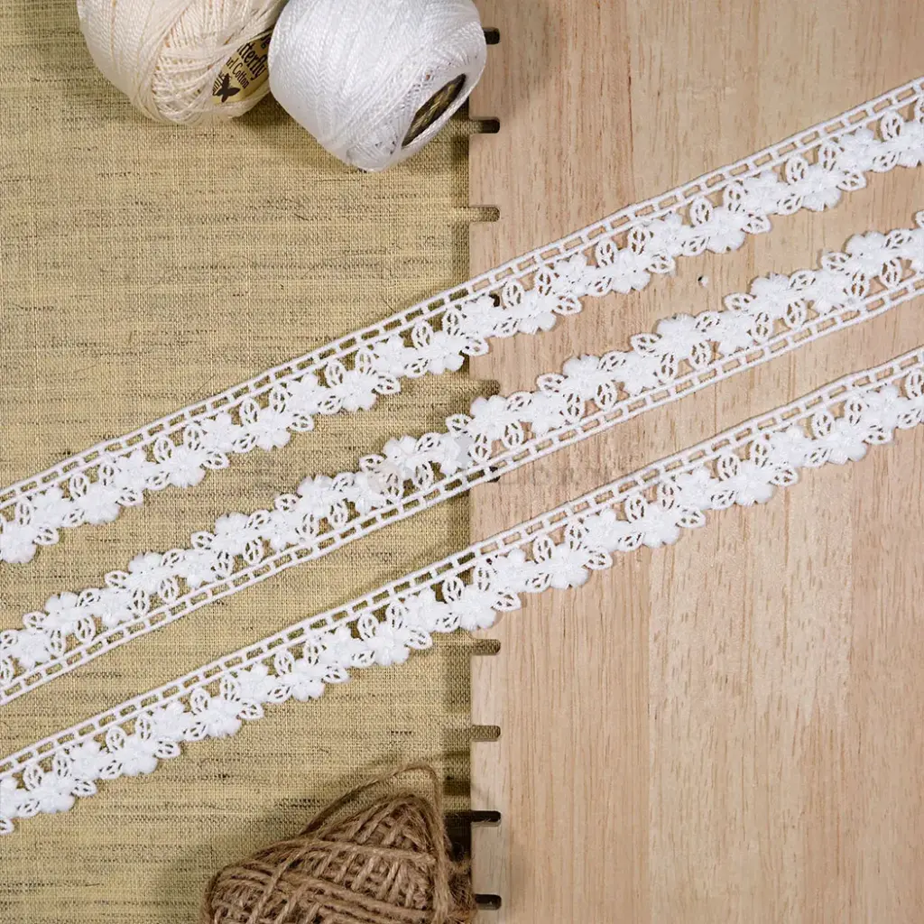 One Side Border Shuttle Lace