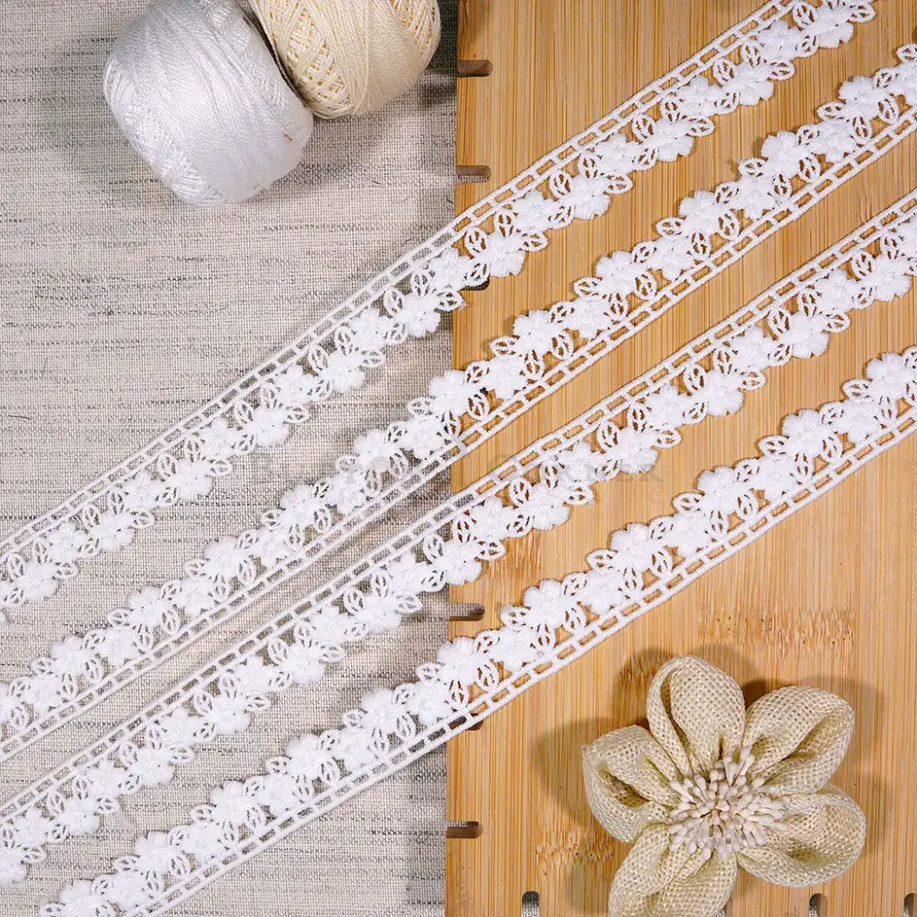 One Side Border Shuttle Lace with Floral Edge