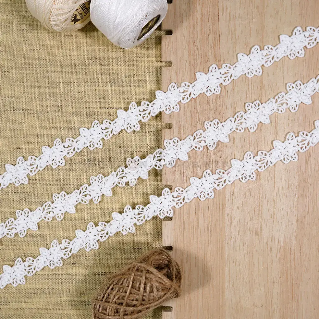 Flower & Leafs Design Shuttle Lace