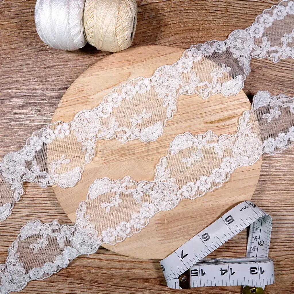 Multi-Floral Pattern Embroidery Net Lace With Leaf Spring