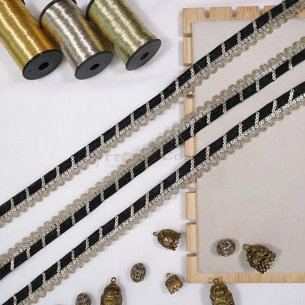 Diagonally Sequenced, Chain-Style Fancy Lace with Metallic Cord Edge