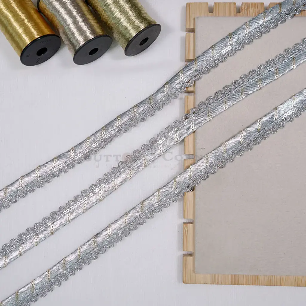 Diagonally Sequenced, Chain-Style Fancy Lace with Metallic Cord Edge