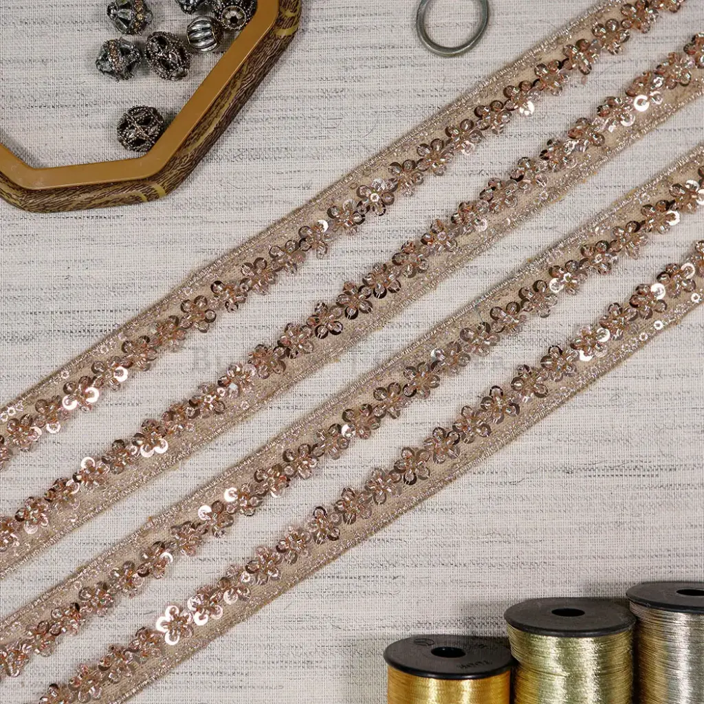 Floral Pattern Metallic Yarn, Decorative Sequence, Glass Beads, Fancy Lace