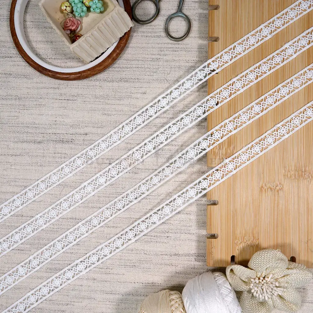 Double Side Border Shuttle Lace with Centre Blossom Pattern