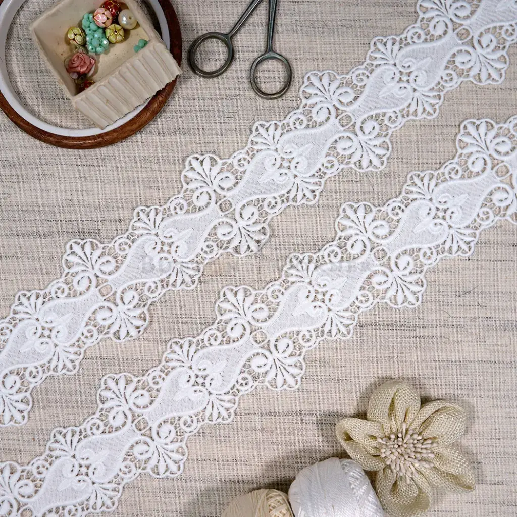Curved, Looping Openwork Border Shuttle Lace