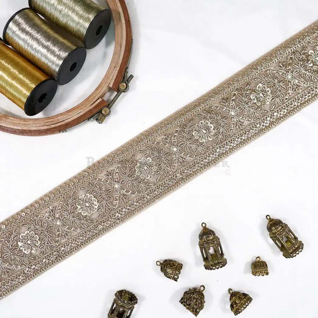 Decorative Leaf & Blossom Pattern Fancy Metallic Yarn Sequence Lace