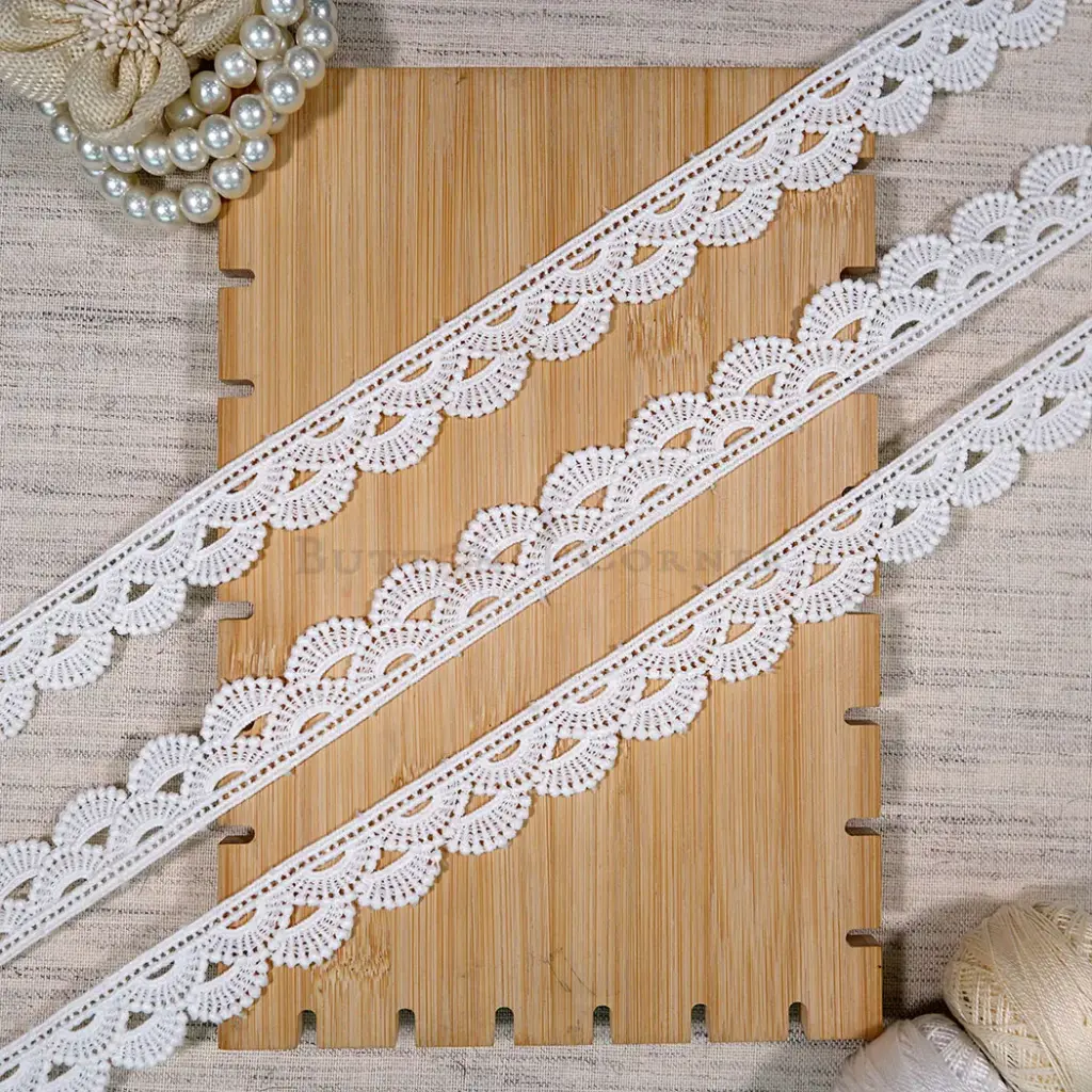 One Side Border Double Scallop Edge Shuttle Lace