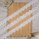 One Side Border Double Scallop Edge Shuttle Lace